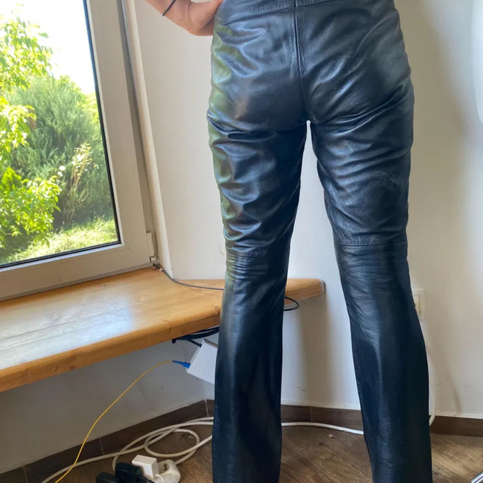 90s Vintage Black Mid‑Rise Leather Pants (Women’s M)